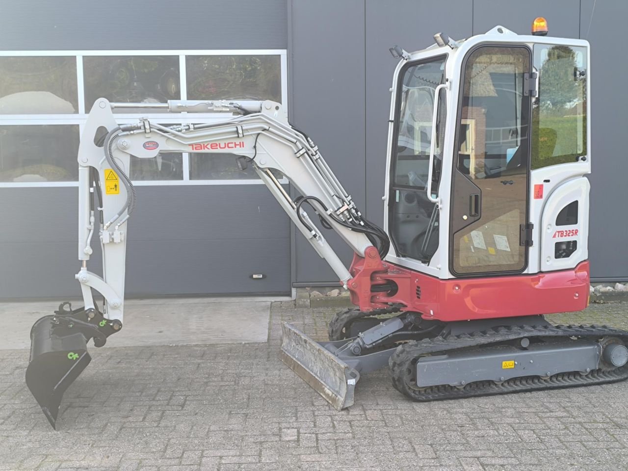 Minibagger van het type Takeuchi TB325R, Gebrauchtmaschine in Hardegarijp (Foto 1)