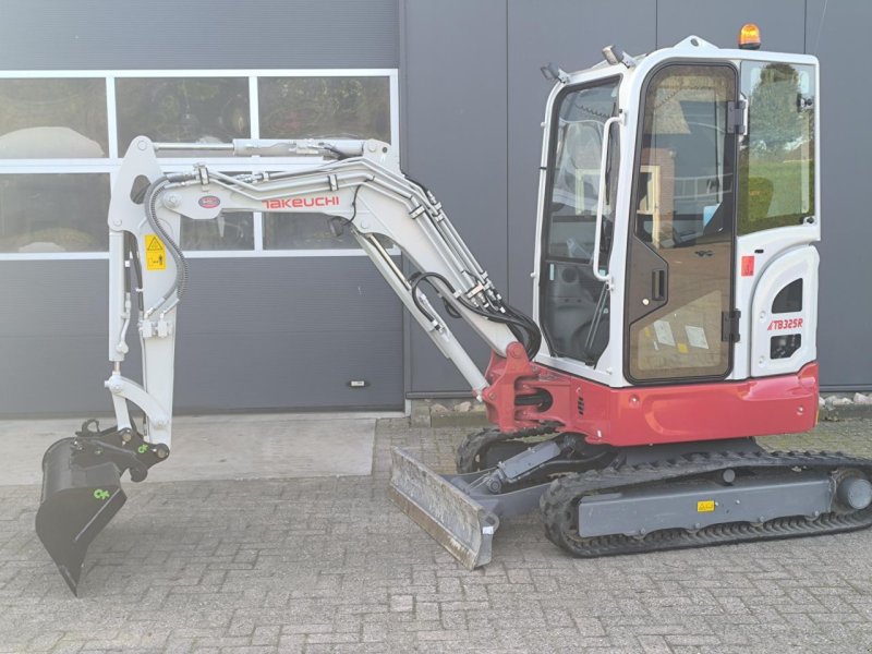 Minibagger van het type Takeuchi TB325R, Gebrauchtmaschine in Hardegarijp