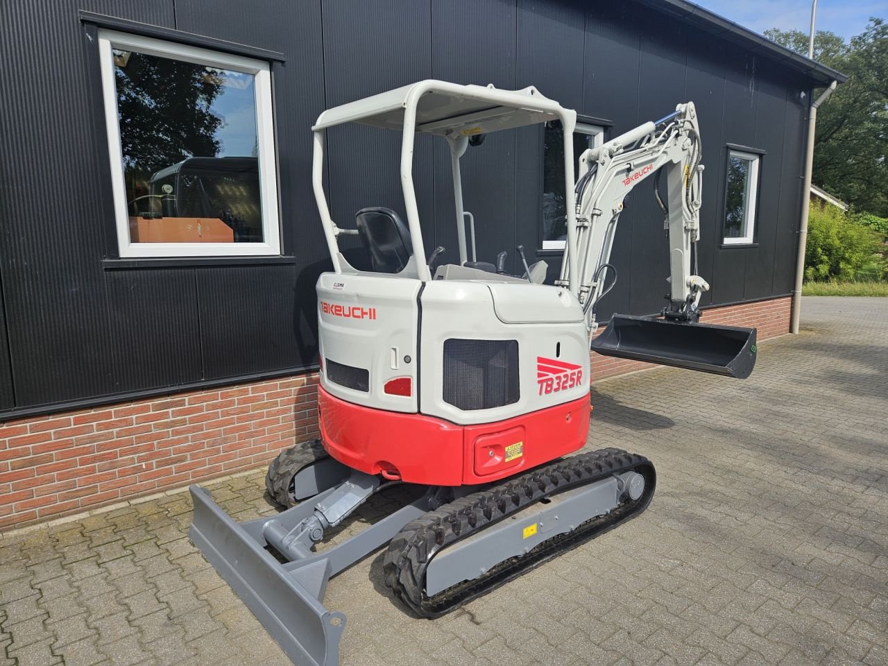 Minibagger typu Takeuchi TB325R, Gebrauchtmaschine w Haaksbergen (Zdjęcie 9)