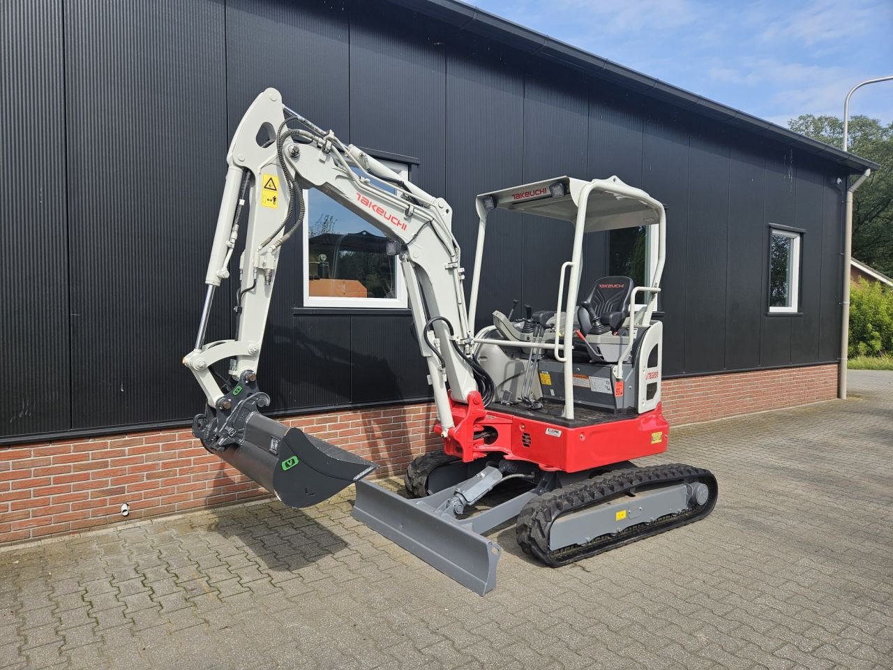 Minibagger van het type Takeuchi TB325R, Gebrauchtmaschine in Haaksbergen (Foto 3)