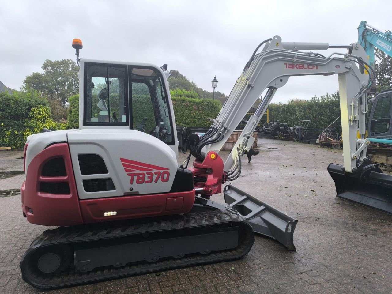 Minibagger du type Takeuchi TB370, Gebrauchtmaschine en Hardegarijp (Photo 4)