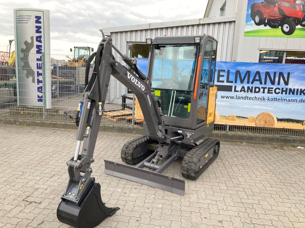 Minibagger Türe ait Volvo EC 18E Neumaschine mit Löffelpaket, Gebrauchtmaschine içinde Stuhr (resim 1)