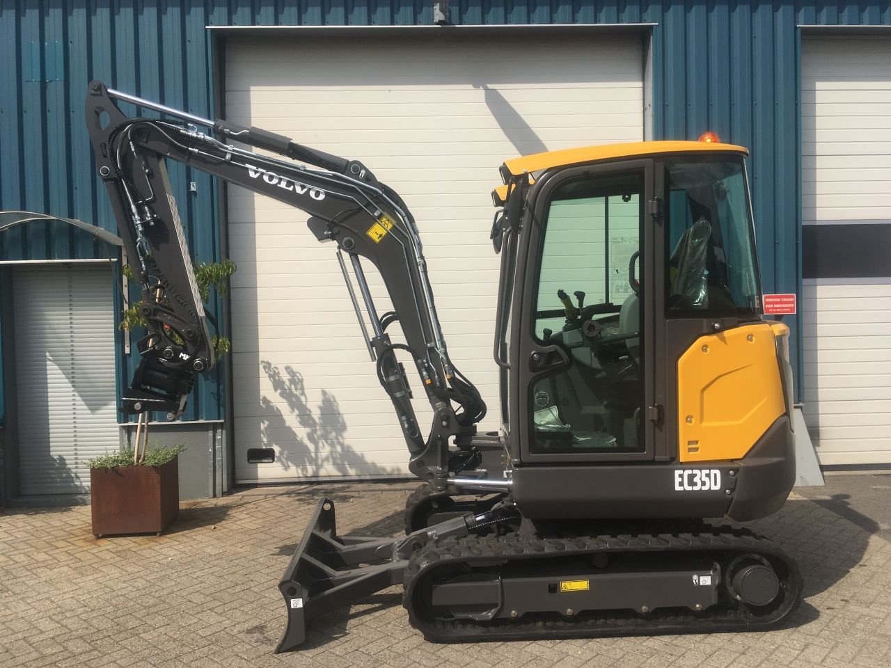 Minibagger des Typs Volvo EC15 T/M ECR88/EW60E, Neumaschine in Oirschot (Bild 5)