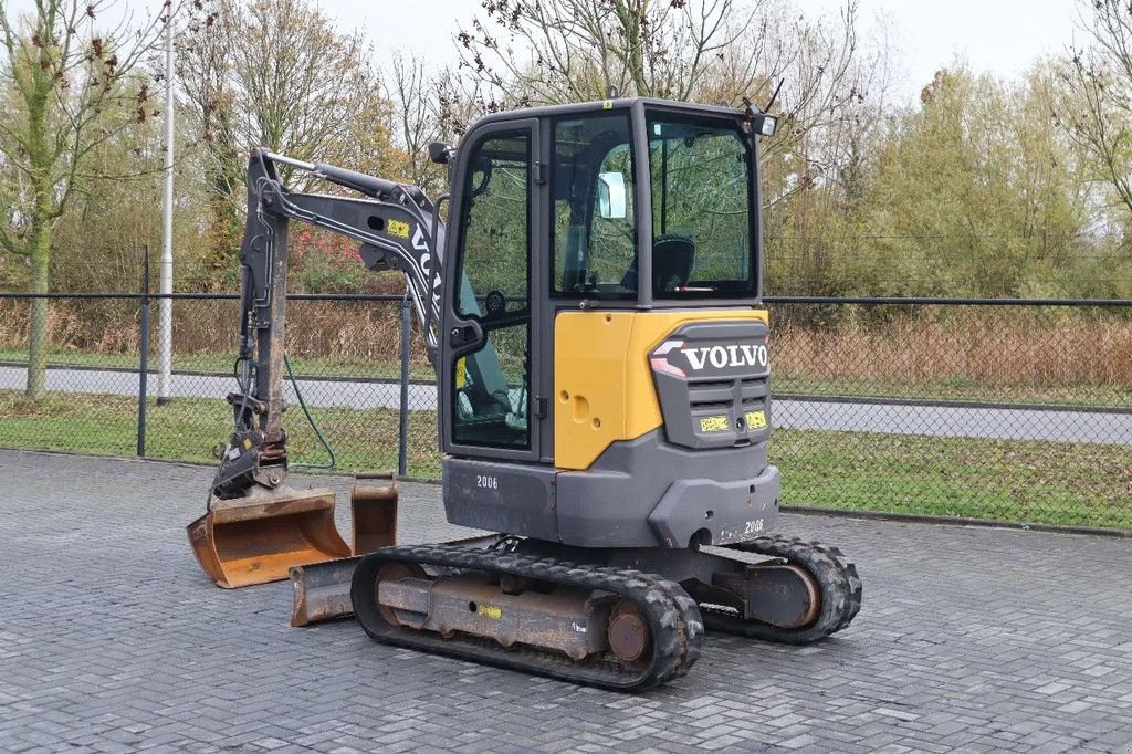 Minibagger del tipo Volvo ECR25 TILT BUCKET 2X BUCKET QUICK COUPLER, Gebrauchtmaschine In Marknesse (Immagine 3)