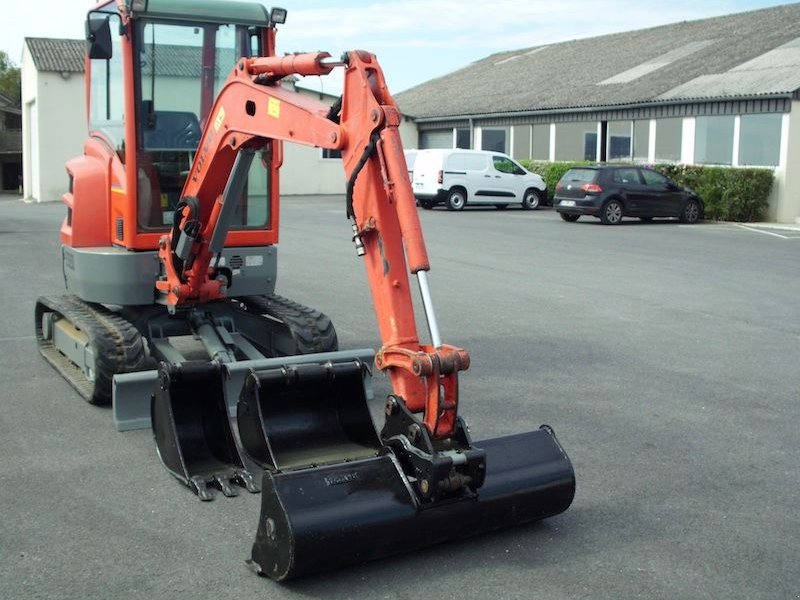 Minibagger of the type Volvo ECR25D, Gebrauchtmaschine in St Cyr/Morin (Picture 1)