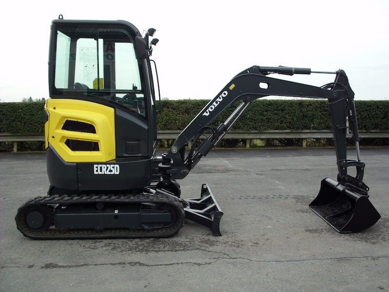 Minibagger of the type Volvo ECR25D, Gebrauchtmaschine in St Cyr/Morin (Picture 1)