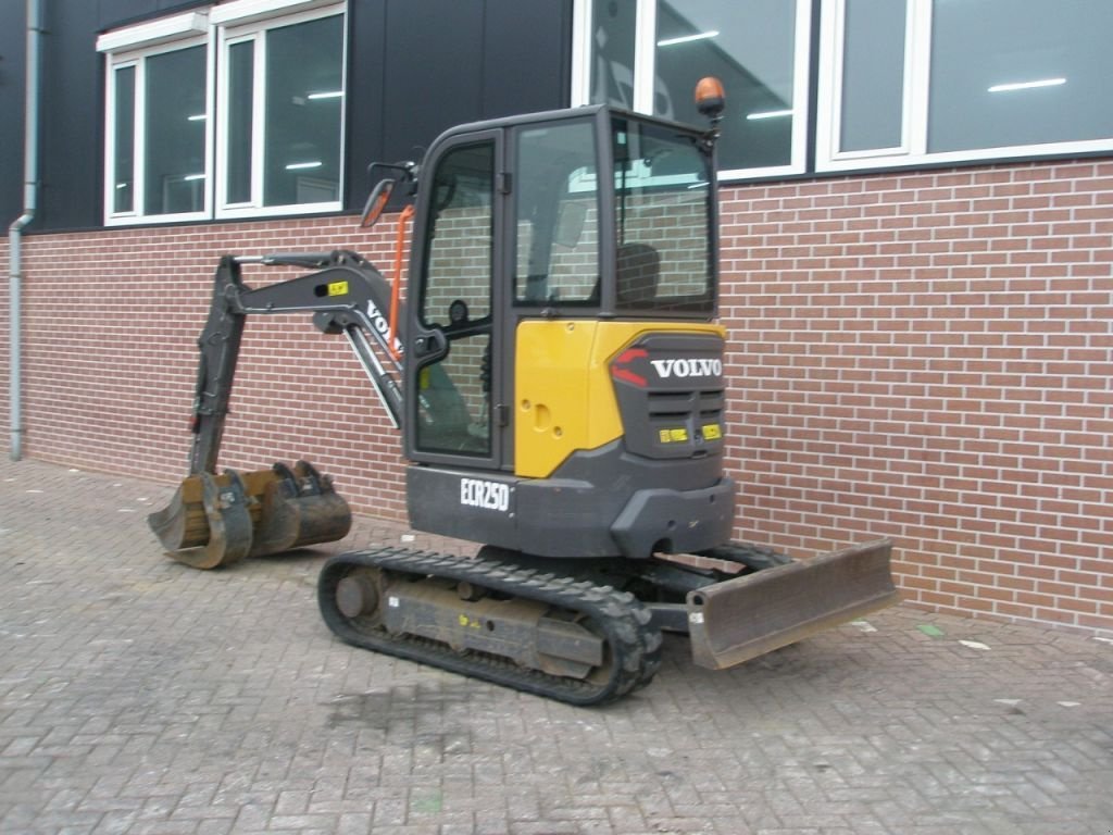 Minibagger типа Volvo ECR25D, Gebrauchtmaschine в Barneveld (Фотография 2)