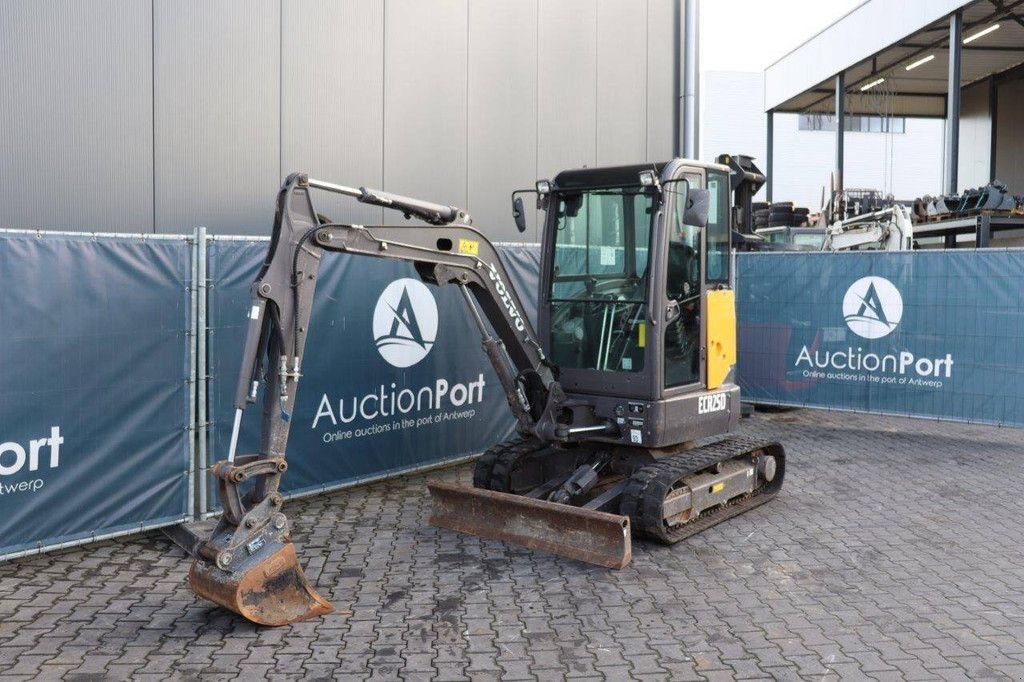 Minibagger del tipo Volvo ECR25D, Gebrauchtmaschine en Antwerpen (Imagen 9)