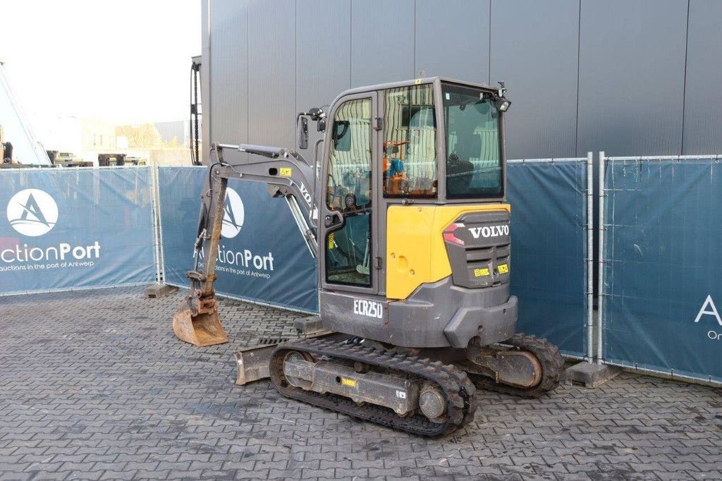 Minibagger del tipo Volvo ECR25D, Gebrauchtmaschine en Antwerpen (Imagen 3)