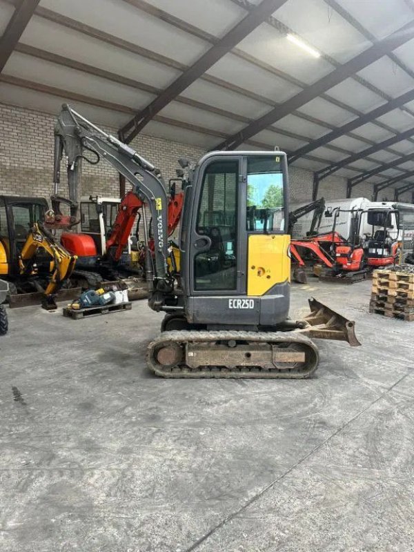 Minibagger des Typs Volvo ECR25D, Gebrauchtmaschine in Winterswijk (Bild 4)