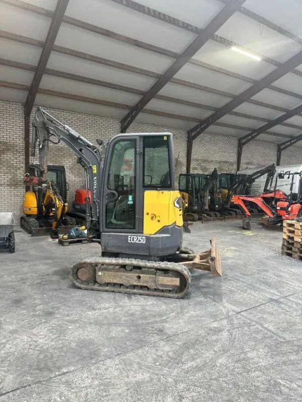 Minibagger des Typs Volvo ECR25D, Gebrauchtmaschine in Winterswijk (Bild 1)