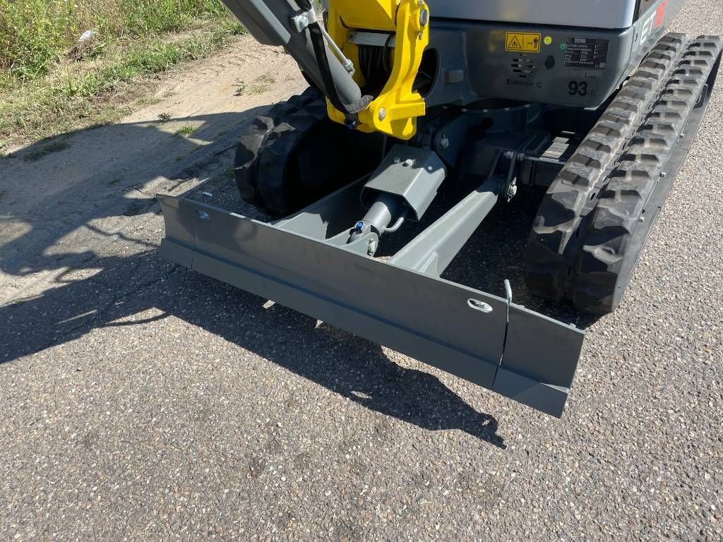 Minibagger of the type Wacker Neuson ET18, Neumaschine in Sittard (Picture 9)