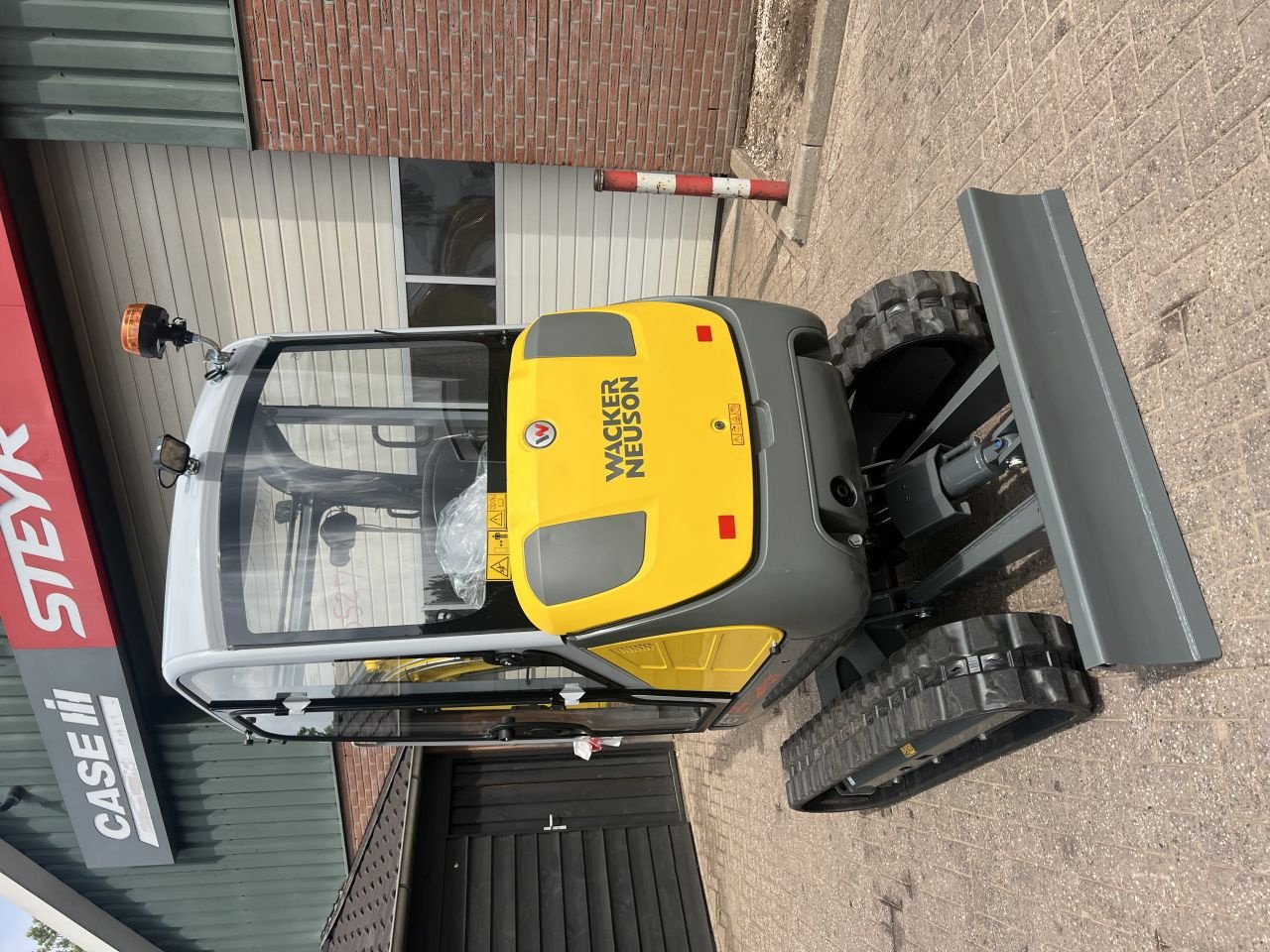 Minibagger of the type Wacker Neuson ET24, Neumaschine in Putten (Picture 5)