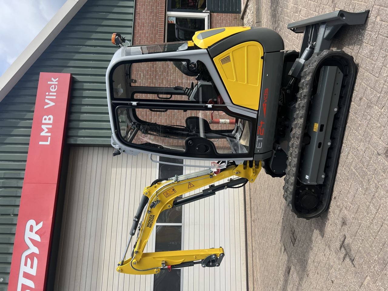 Minibagger of the type Wacker Neuson ET24, Neumaschine in Putten (Picture 4)