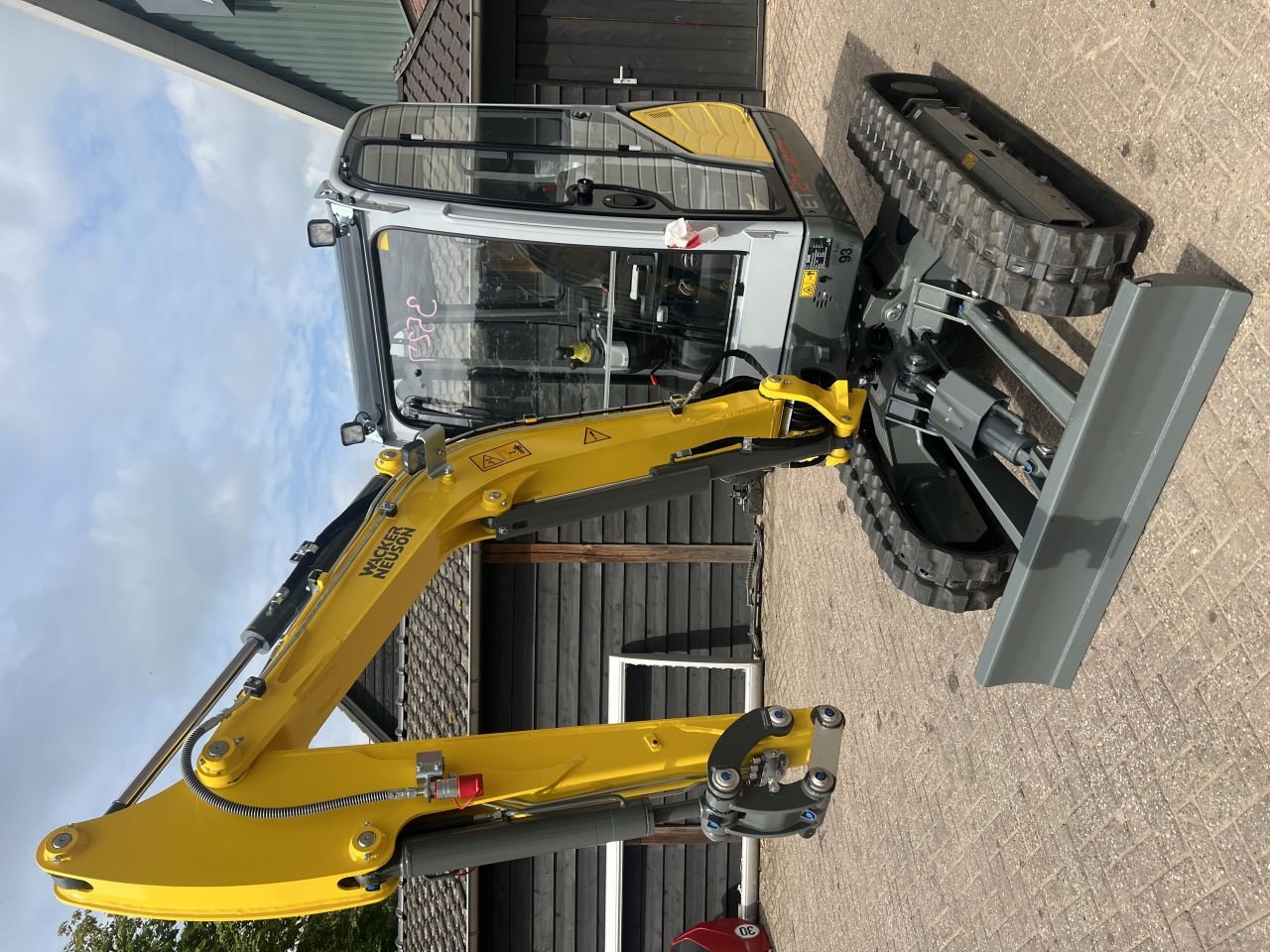 Minibagger of the type Wacker Neuson ET24, Neumaschine in Putten (Picture 3)