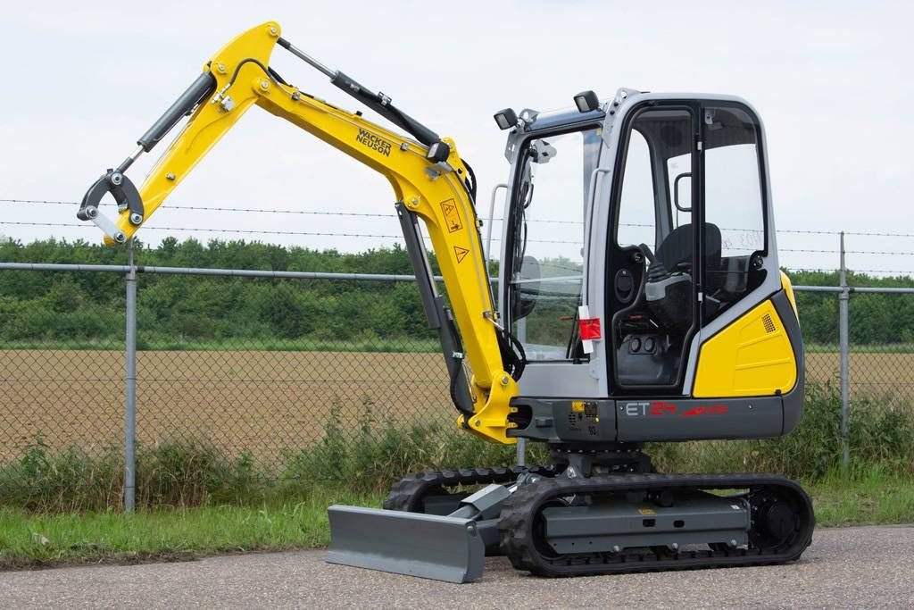 Minibagger of the type Wacker Neuson ET24, Neumaschine in Sittard (Picture 3)