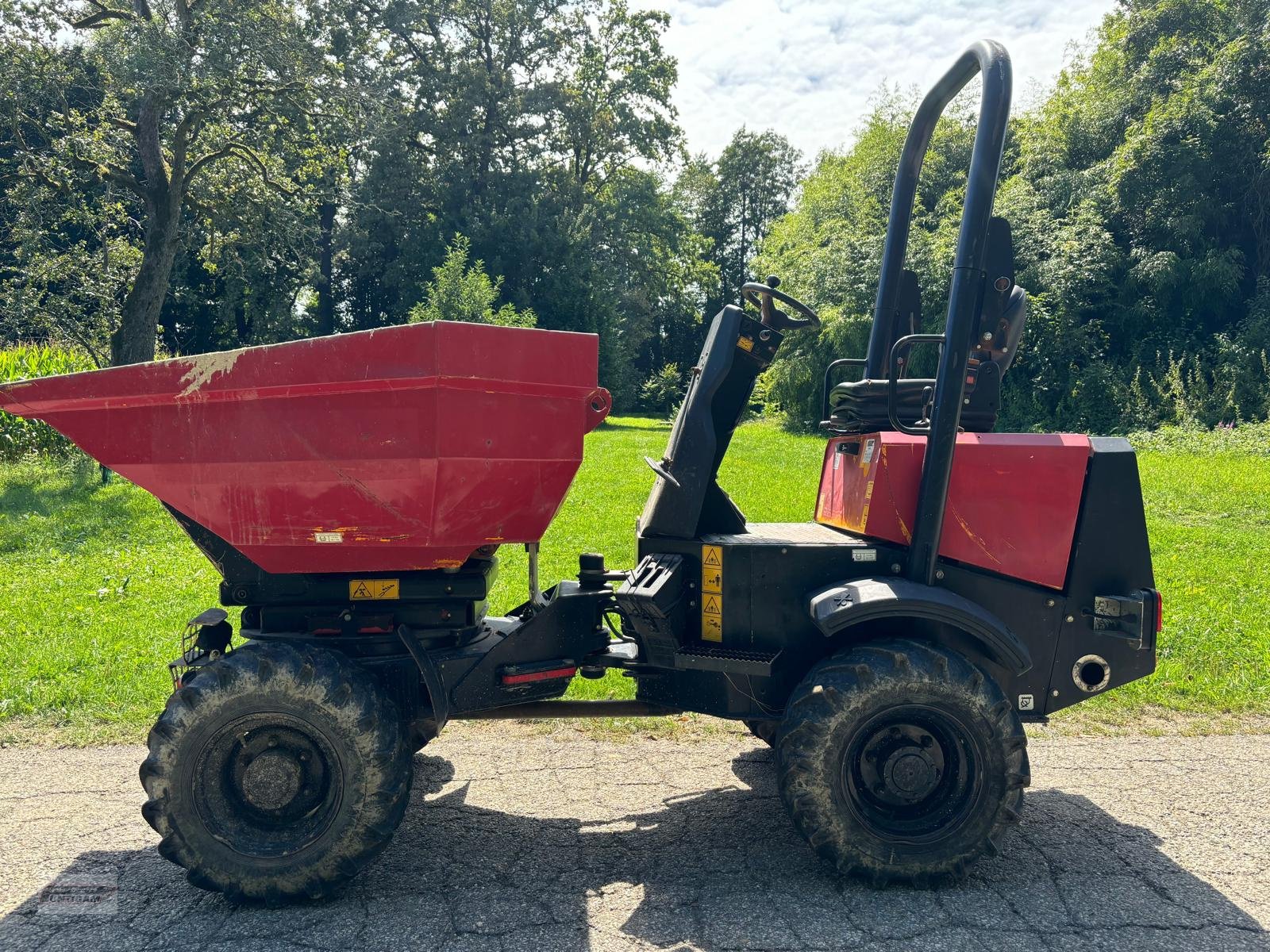 Minidumper du type JCB 2 THS, Gebrauchtmaschine en Deutsch - Goritz (Photo 1)