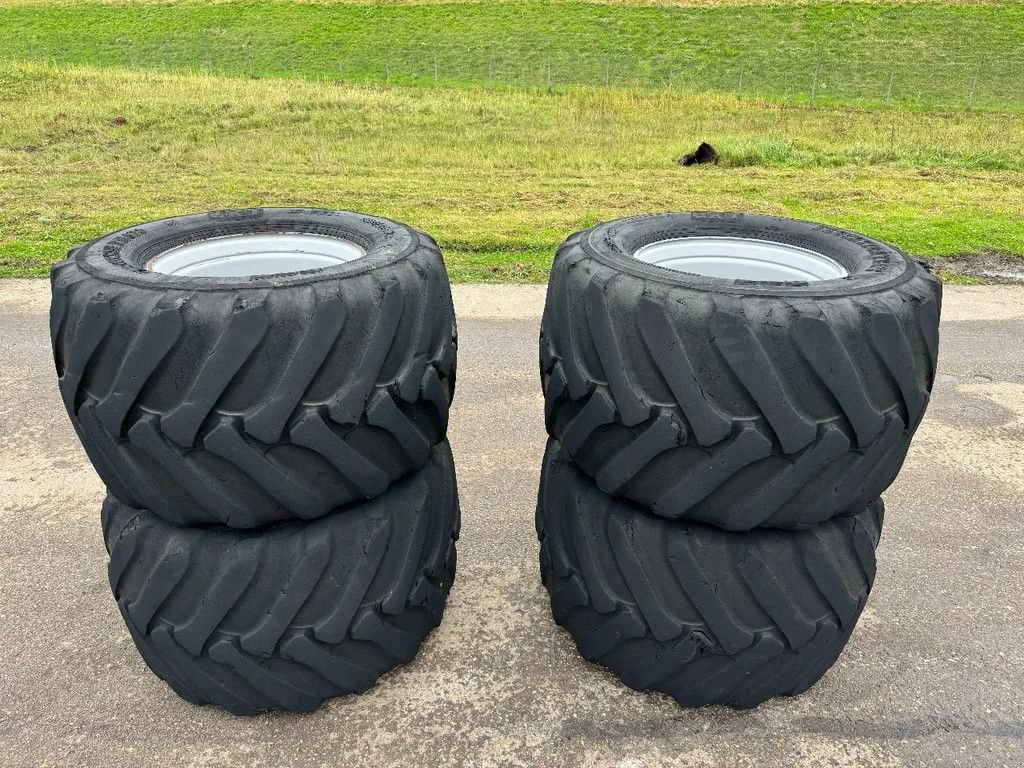 Mobilbagger tip BKT Kraan graafmachine banden 650/45-22.5 met velg Ballonbanden setp, Gebrauchtmaschine in Zevenbergschen Hoek (Poză 2)