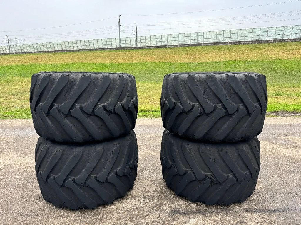 Mobilbagger типа BKT Kraan graafmachine banden 650/45-22.5 met velg Ballonbanden setp, Gebrauchtmaschine в Zevenbergschen Hoek (Фотография 1)