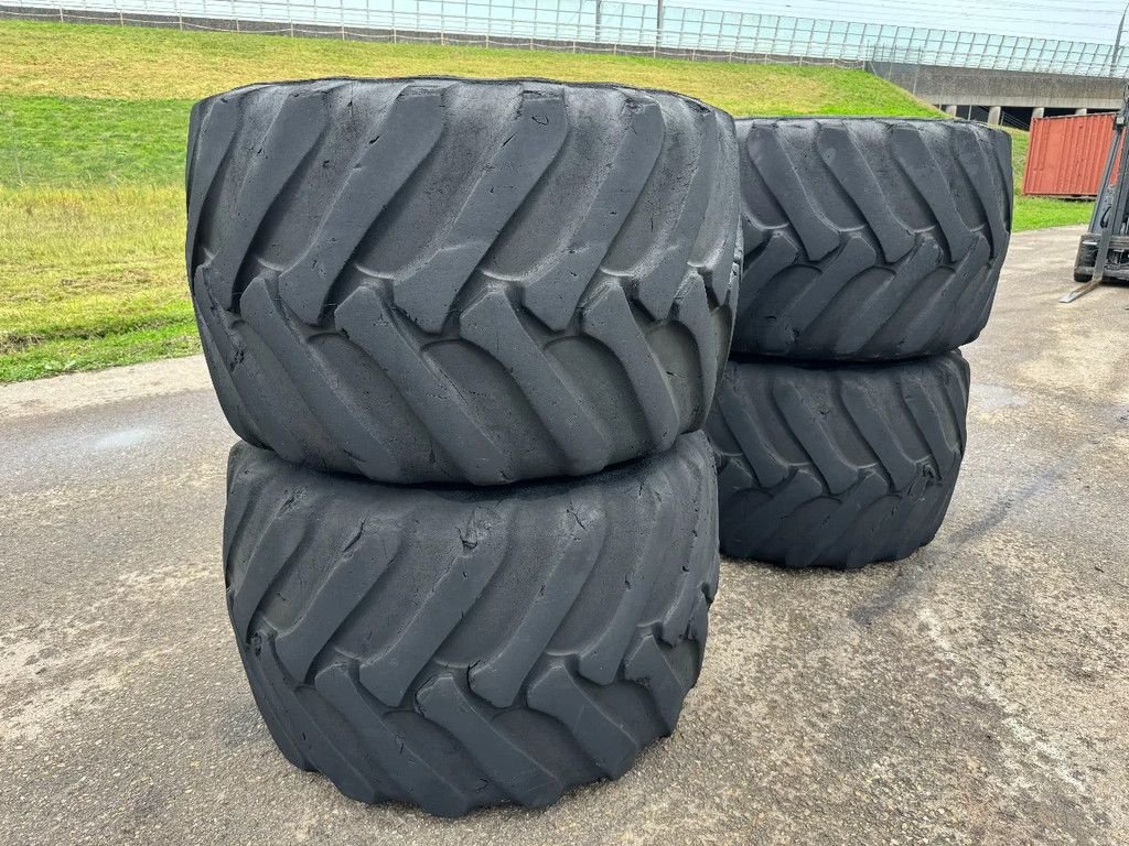 Mobilbagger des Typs BKT Kraan graafmachine banden 650/45-22.5 met velg Ballonbanden setp, Gebrauchtmaschine in Zevenbergschen Hoek (Bild 3)