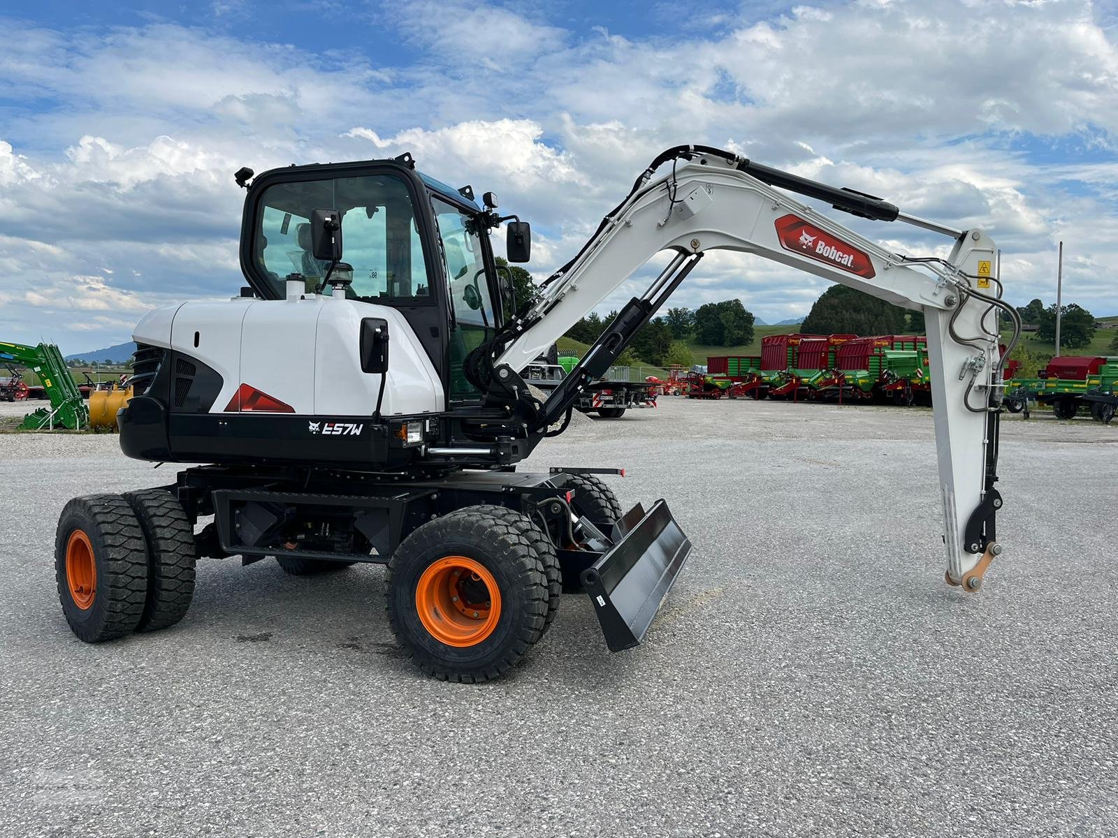 Mobilbagger of the type Bobcat E57W, Neumaschine in Antdorf (Picture 1)