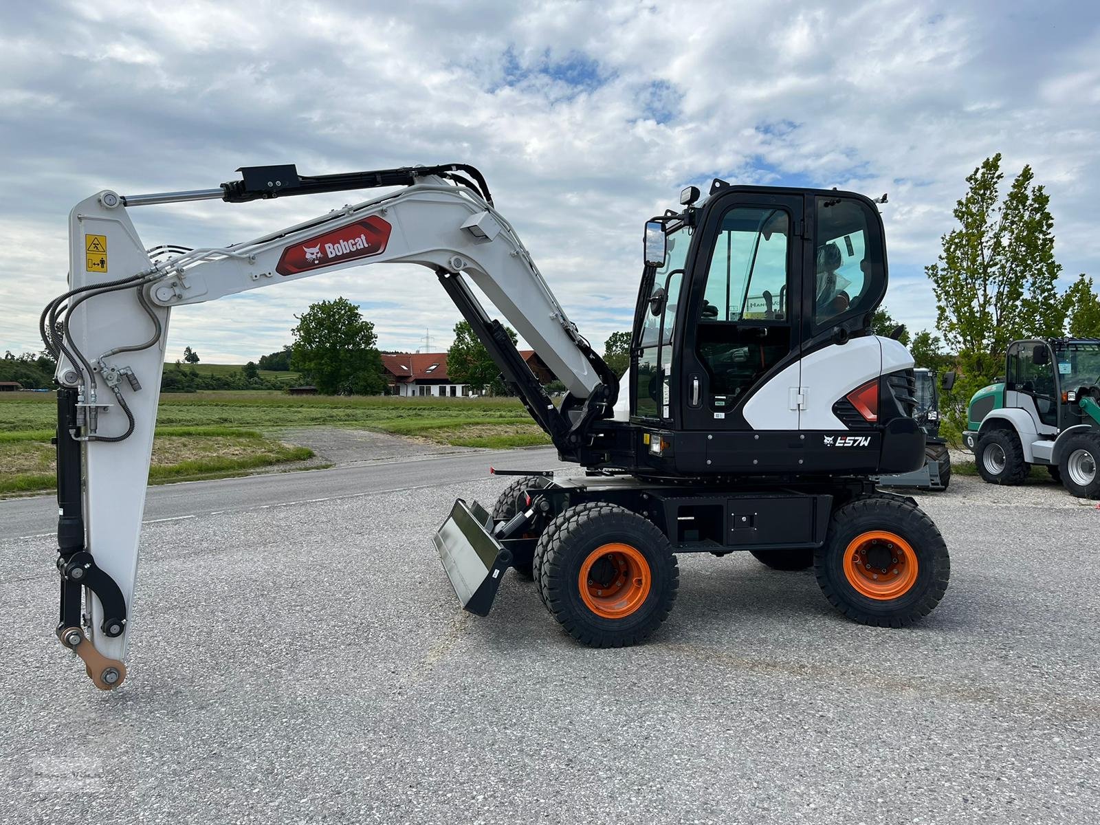 Mobilbagger of the type Bobcat E57W, Neumaschine in Antdorf (Picture 3)