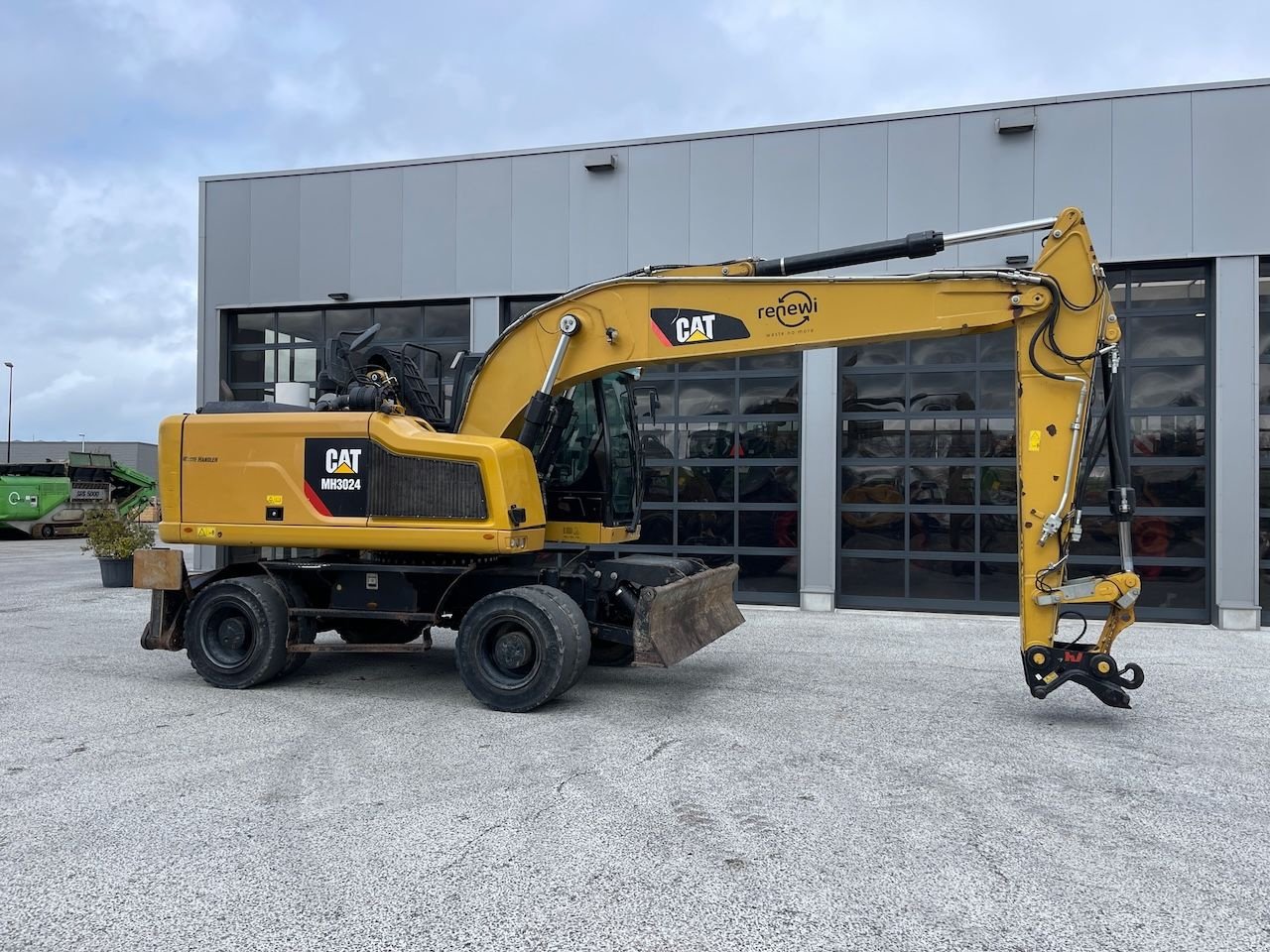 Mobilbagger of the type Caterpillar 3024 MH, Gebrauchtmaschine in Holten (Picture 4)