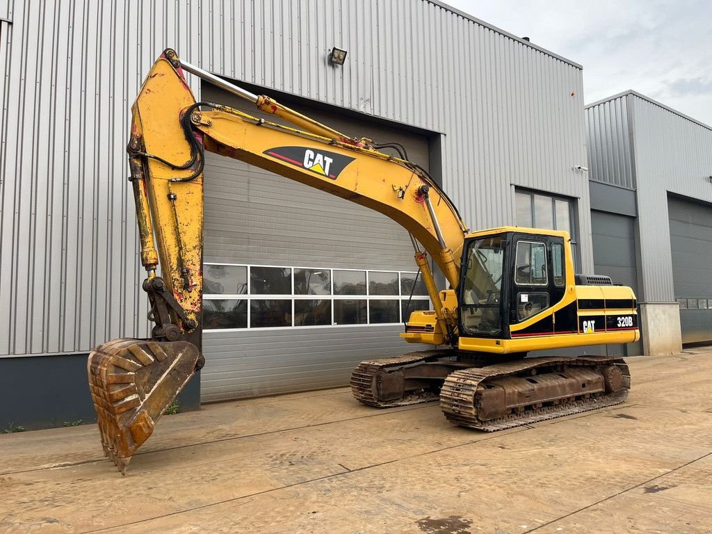 Mobilbagger of the type Caterpillar 320B, Gebrauchtmaschine in Velddriel (Picture 2)