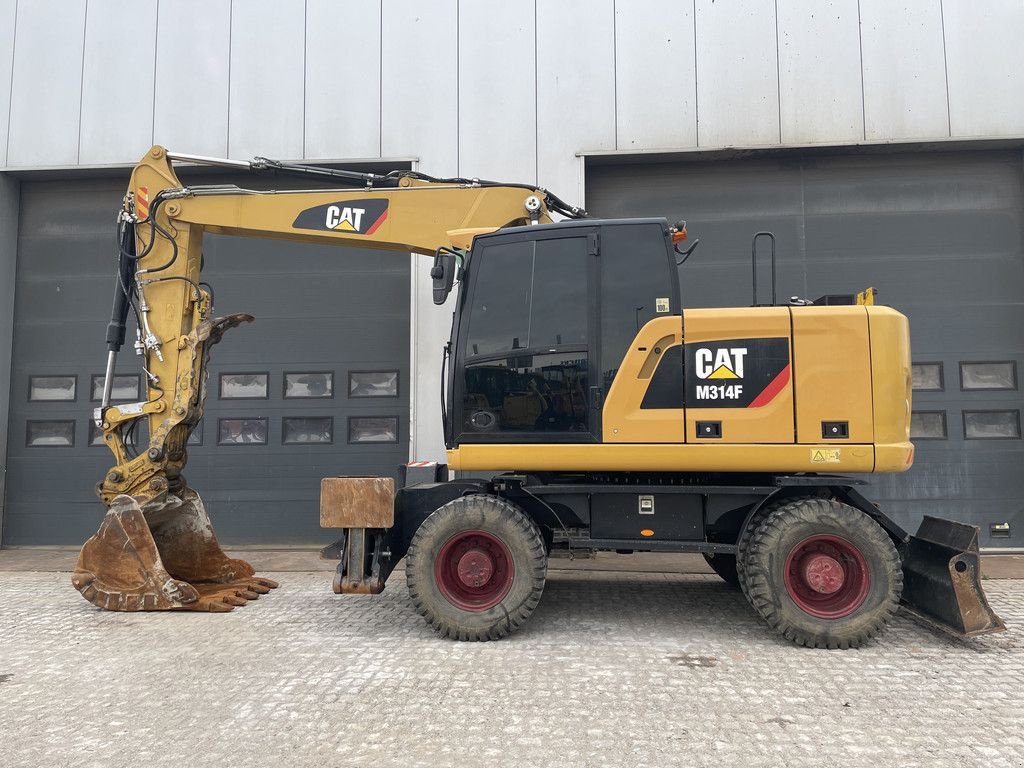 Mobilbagger типа Caterpillar M314F with Outriggers, Gebrauchtmaschine в Velddriel (Фотография 1)