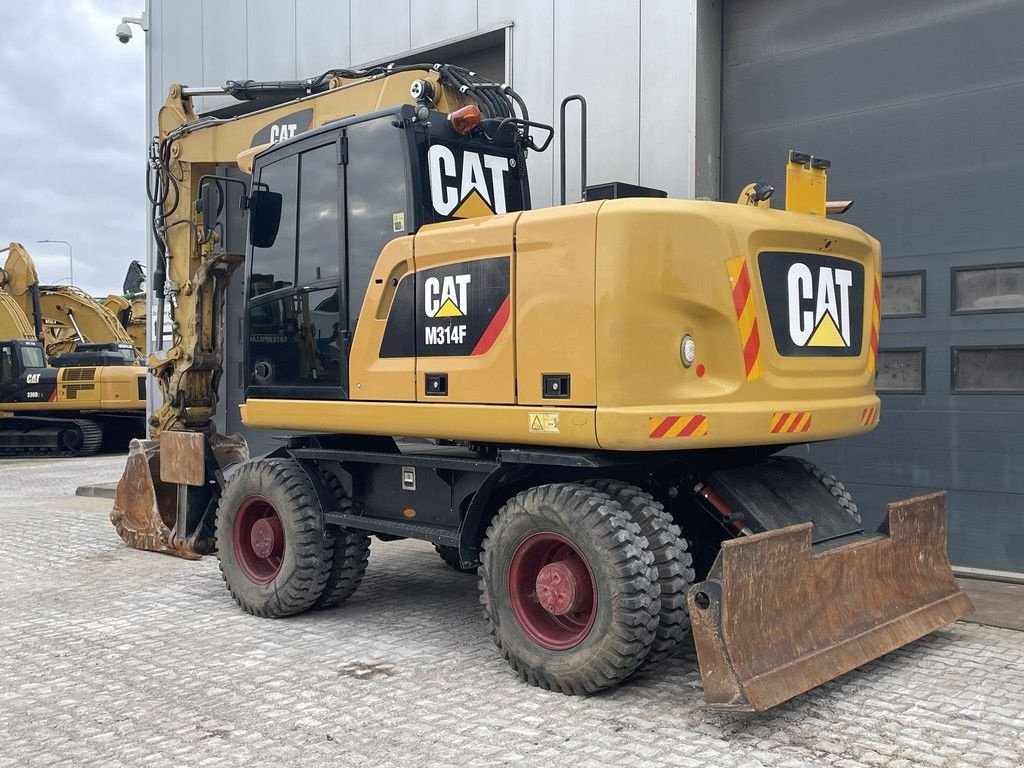 Mobilbagger of the type Caterpillar M314F with Outriggers, Gebrauchtmaschine in Velddriel (Picture 3)