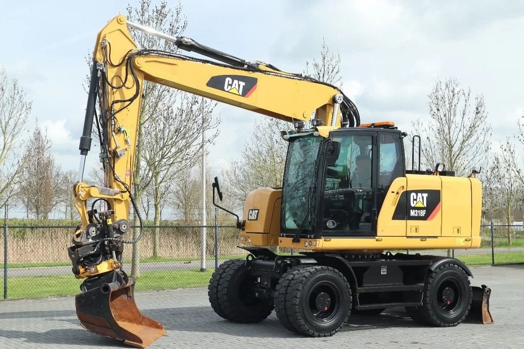 Mobilbagger typu Caterpillar M318 F ROTOTILT BUCKET TRAILER HYDR BSS, Gebrauchtmaschine w Marknesse (Zdjęcie 2)