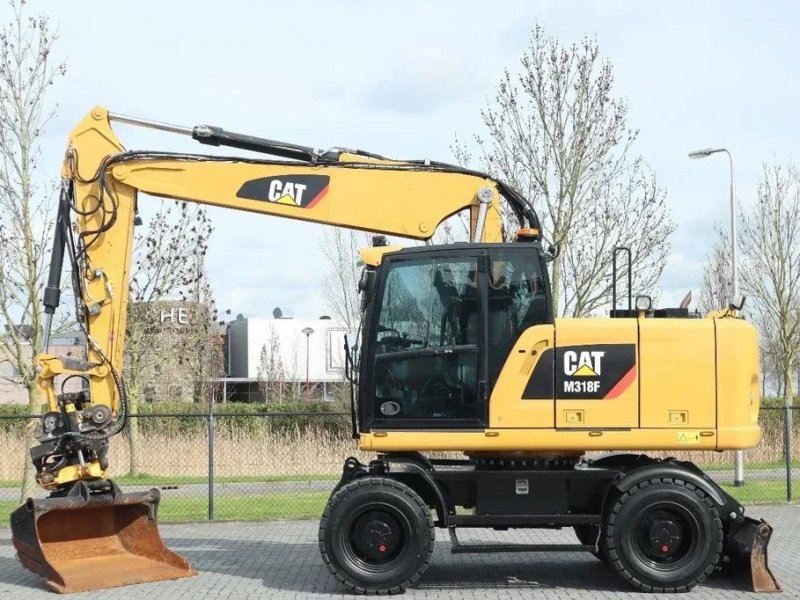 Mobilbagger van het type Caterpillar M318 F ROTOTILT BUCKET TRAILER HYDR BSS, Gebrauchtmaschine in Marknesse (Foto 1)