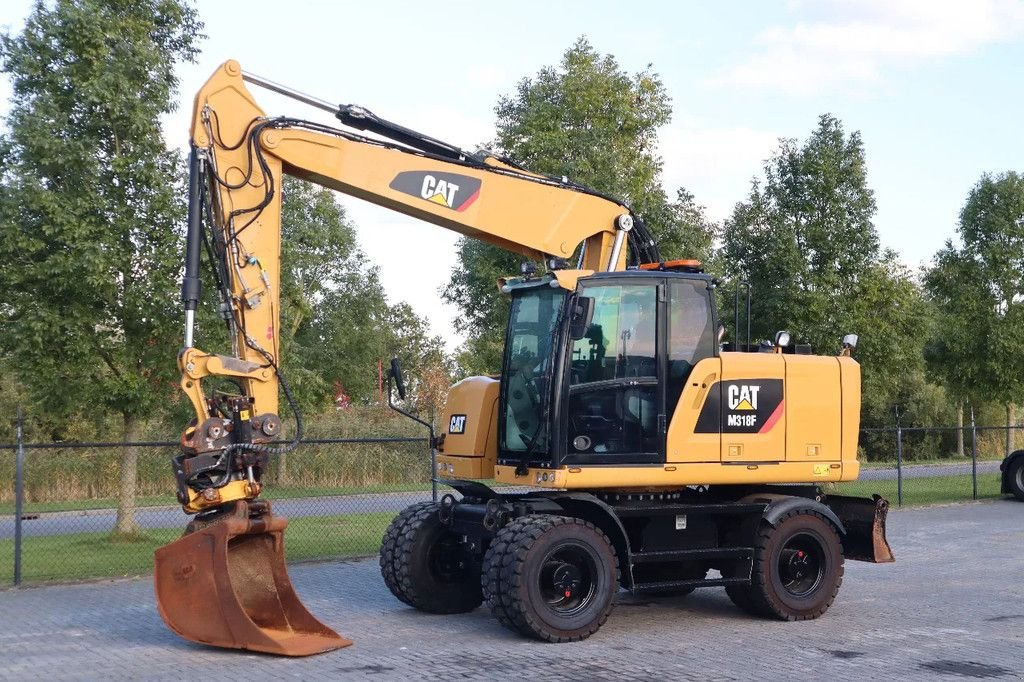 Mobilbagger van het type Caterpillar M318 F ROTOTILT BUCKET TRAILER HYDR BSS, Gebrauchtmaschine in Marknesse (Foto 2)