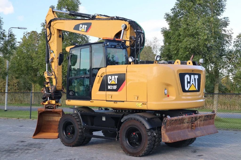 Mobilbagger van het type Caterpillar M318 F ROTOTILT BUCKET TRAILER HYDR BSS, Gebrauchtmaschine in Marknesse (Foto 3)