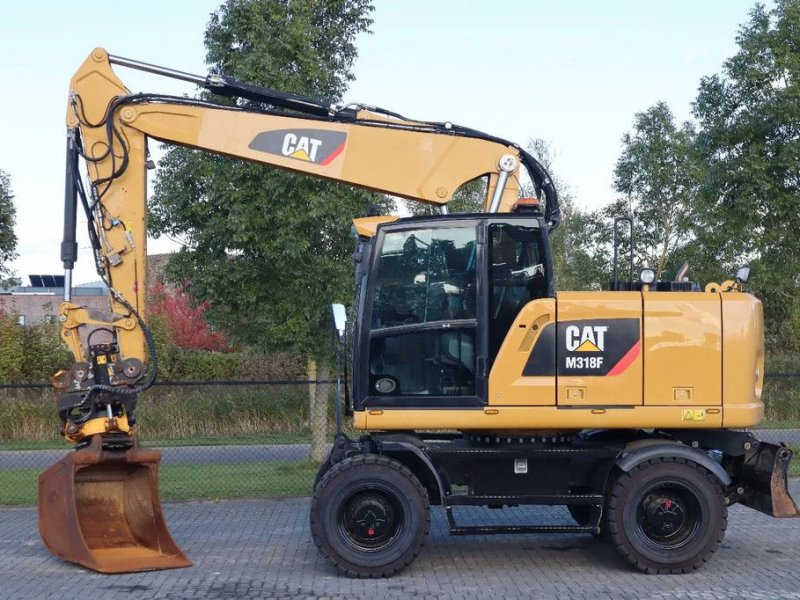 Mobilbagger of the type Caterpillar M318 F ROTOTILT BUCKET TRAILER HYDR BSS, Gebrauchtmaschine in Marknesse