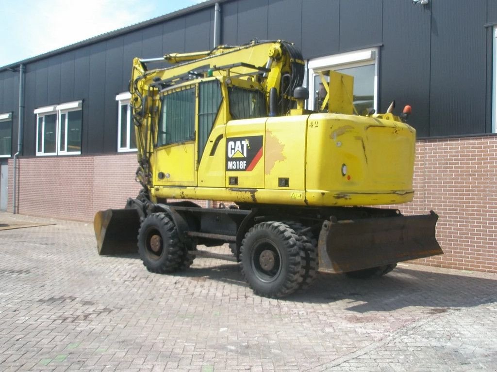 Mobilbagger van het type Caterpillar M318F, Gebrauchtmaschine in Barneveld (Foto 2)