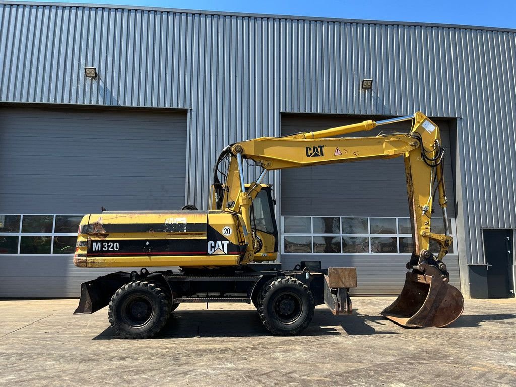 Mobilbagger of the type Caterpillar M320 complete with 4 buckets and hammer available, Gebrauchtmaschine in Velddriel (Picture 8)