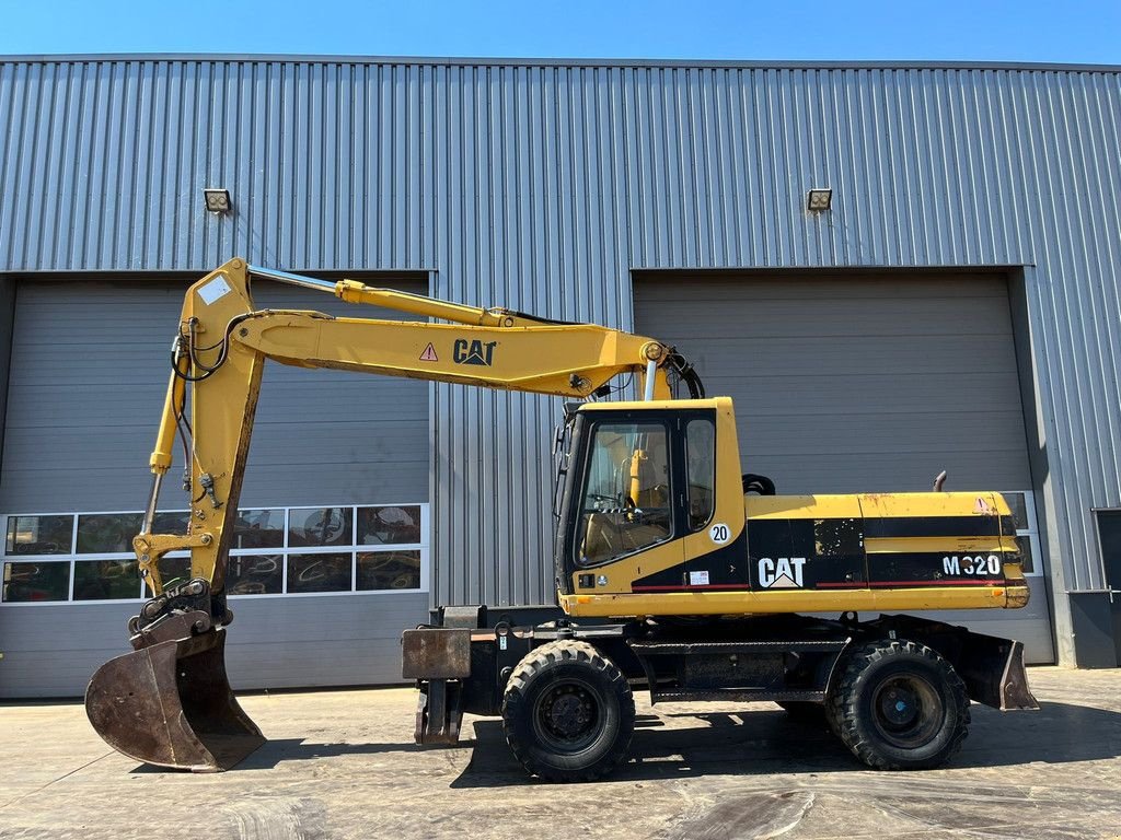 Mobilbagger of the type Caterpillar M320 complete with 4 buckets and hammer available, Gebrauchtmaschine in Velddriel (Picture 11)