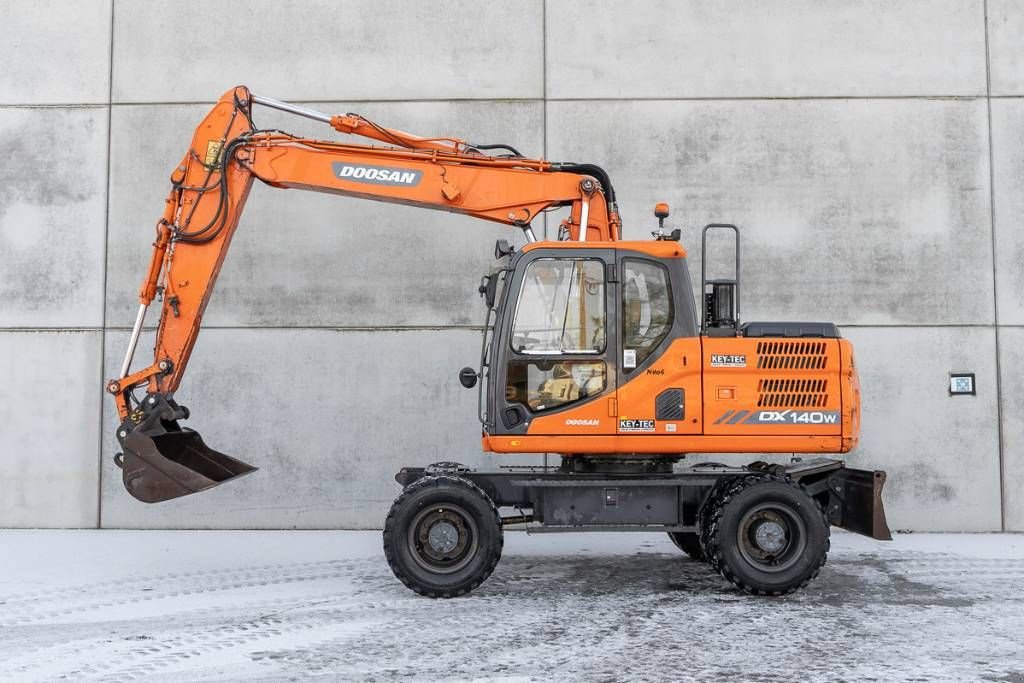 Mobilbagger Türe ait Doosan DX 140 W-3, Neumaschine içinde Moerbeke (resim 4)