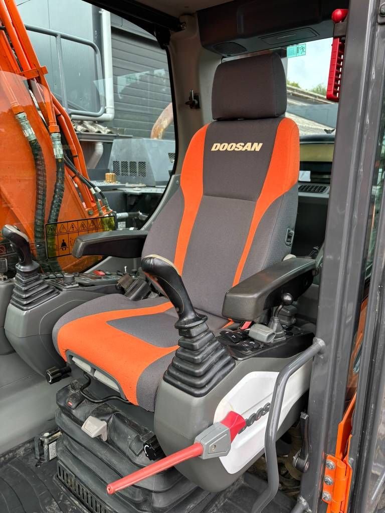 Mobilbagger typu Doosan DX 140 W-5 tilt bucket wheeled excavator like new., Gebrauchtmaschine v Erp (Obrázok 3)