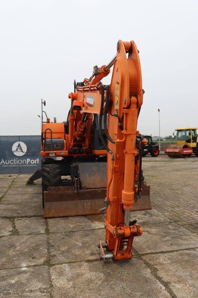 Mobilbagger del tipo Doosan DX 140W, Gebrauchtmaschine In Antwerpen (Immagine 8)