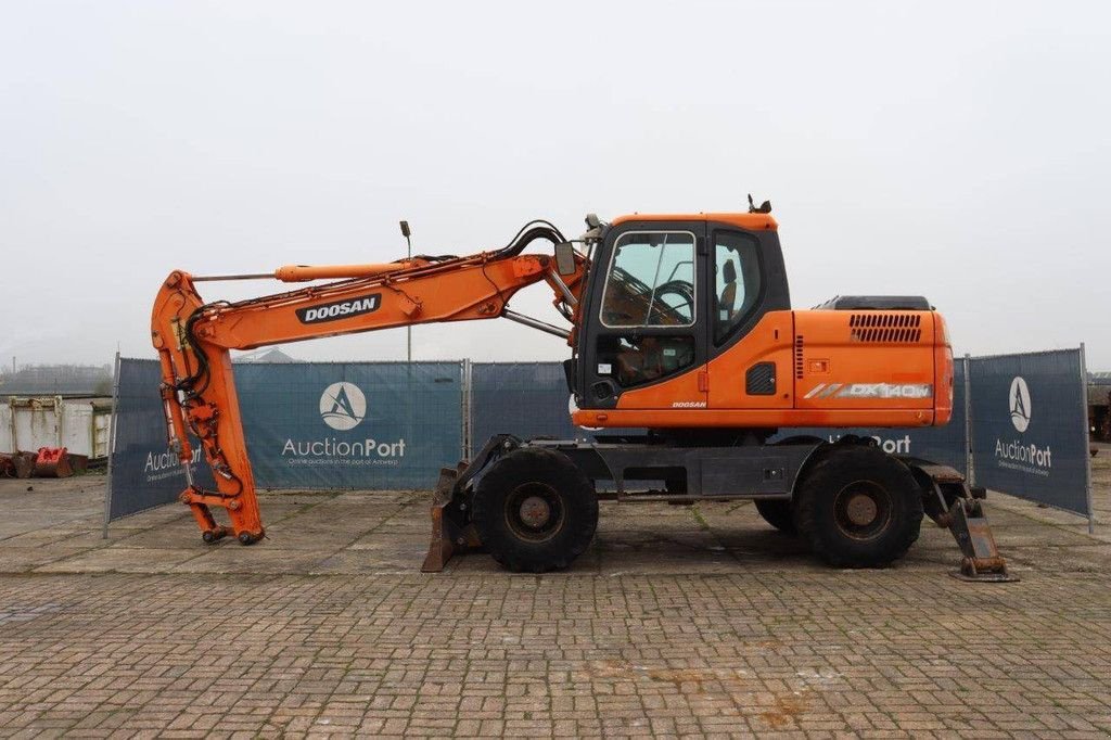 Mobilbagger del tipo Doosan DX 140W, Gebrauchtmaschine In Antwerpen (Immagine 2)