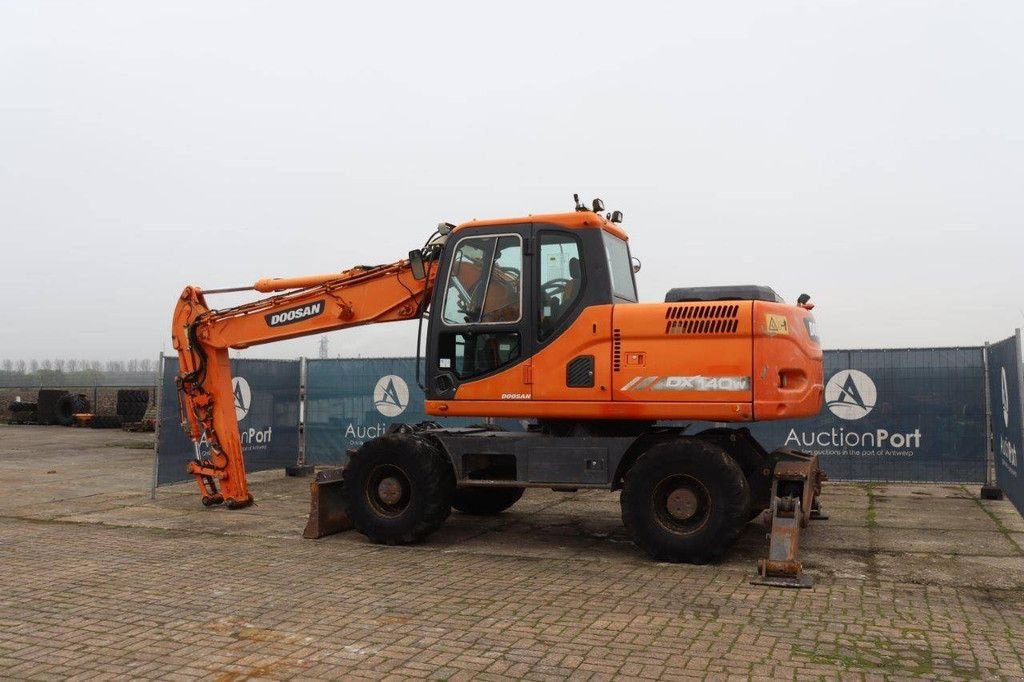 Mobilbagger del tipo Doosan DX 140W, Gebrauchtmaschine In Antwerpen (Immagine 3)