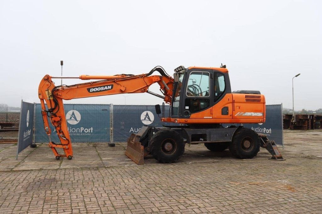 Mobilbagger del tipo Doosan DX 140W, Gebrauchtmaschine In Antwerpen (Immagine 1)