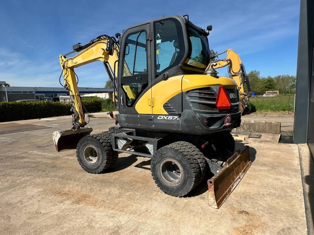 Mobilbagger del tipo Doosan DX 57 W-5, Gebrauchtmaschine en Wommels (Imagen 3)