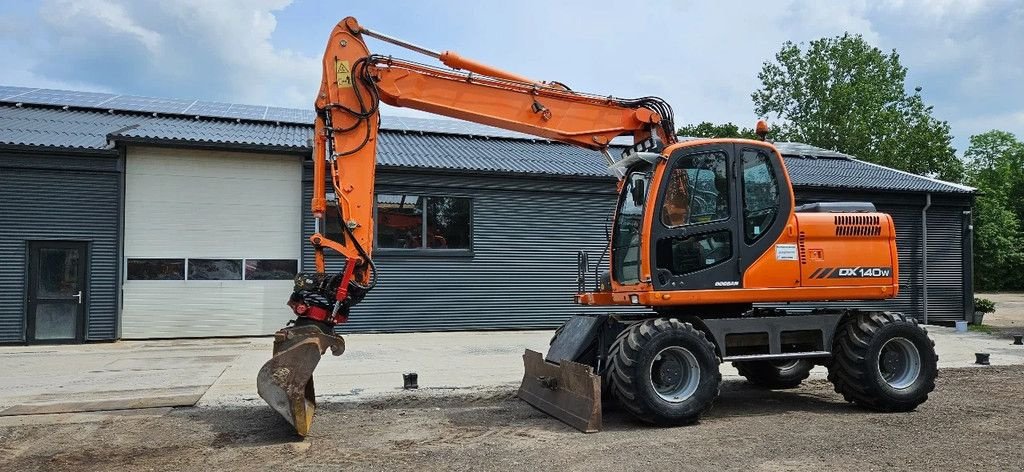 Mobilbagger типа Doosan DX140 W, Gebrauchtmaschine в Scharsterbrug (Фотография 1)