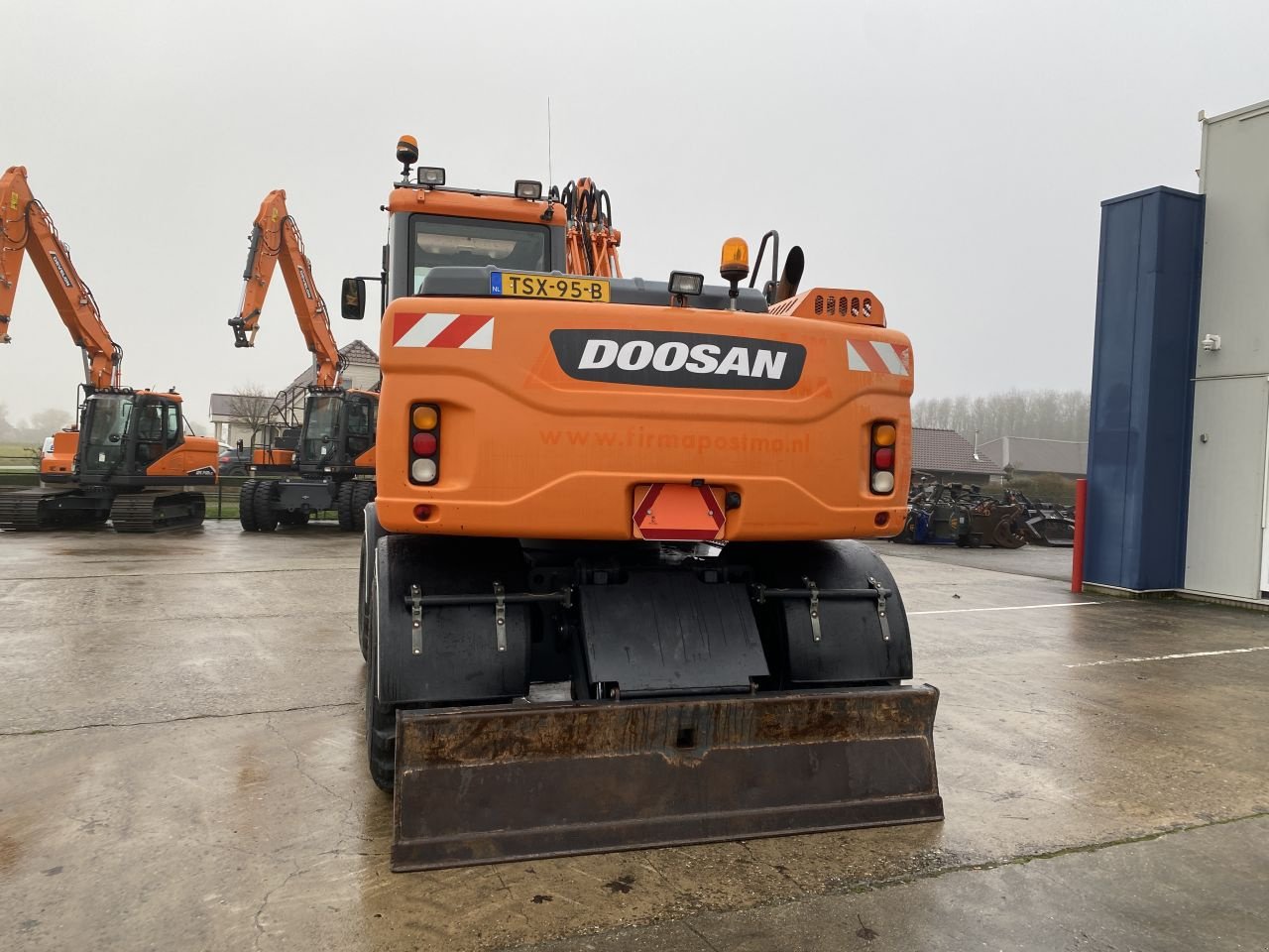 Mobilbagger des Typs Doosan DX140W-3, Gebrauchtmaschine in Arum (Bild 2)