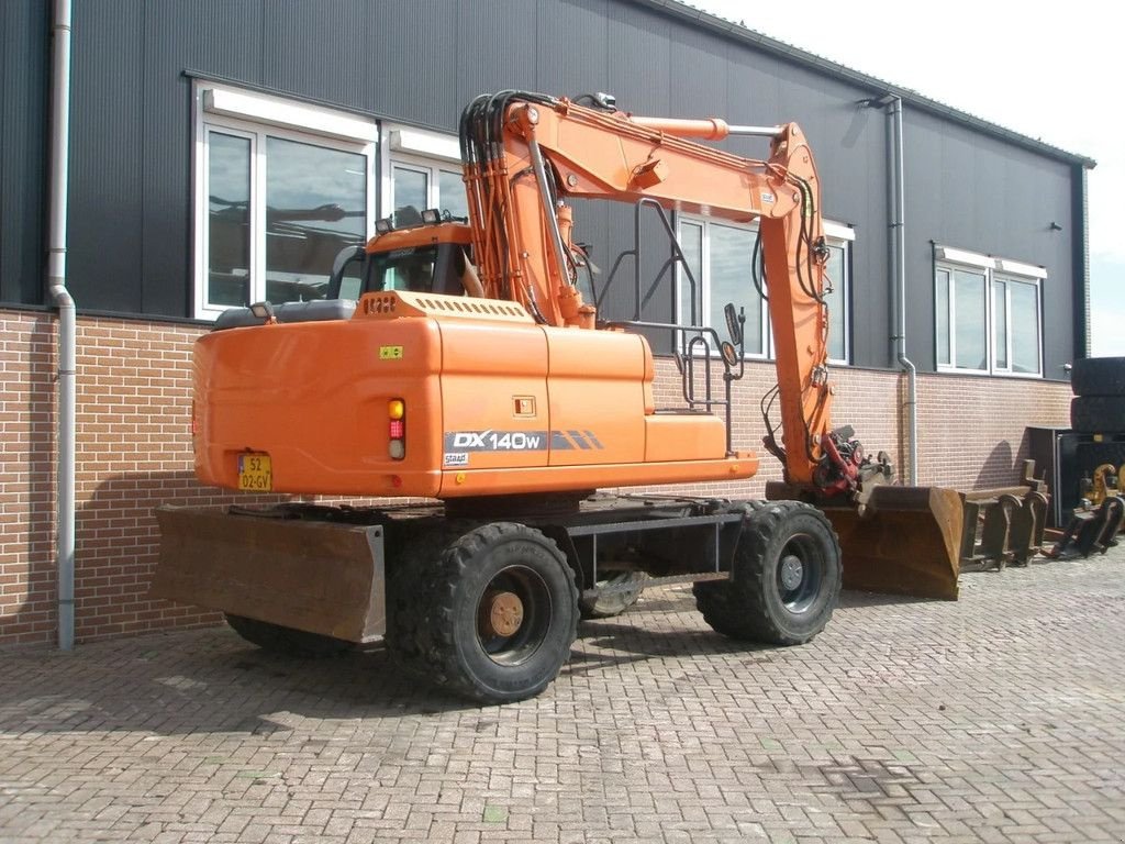 Mobilbagger del tipo Doosan DX140W-3, Gebrauchtmaschine en Barneveld (Imagen 3)