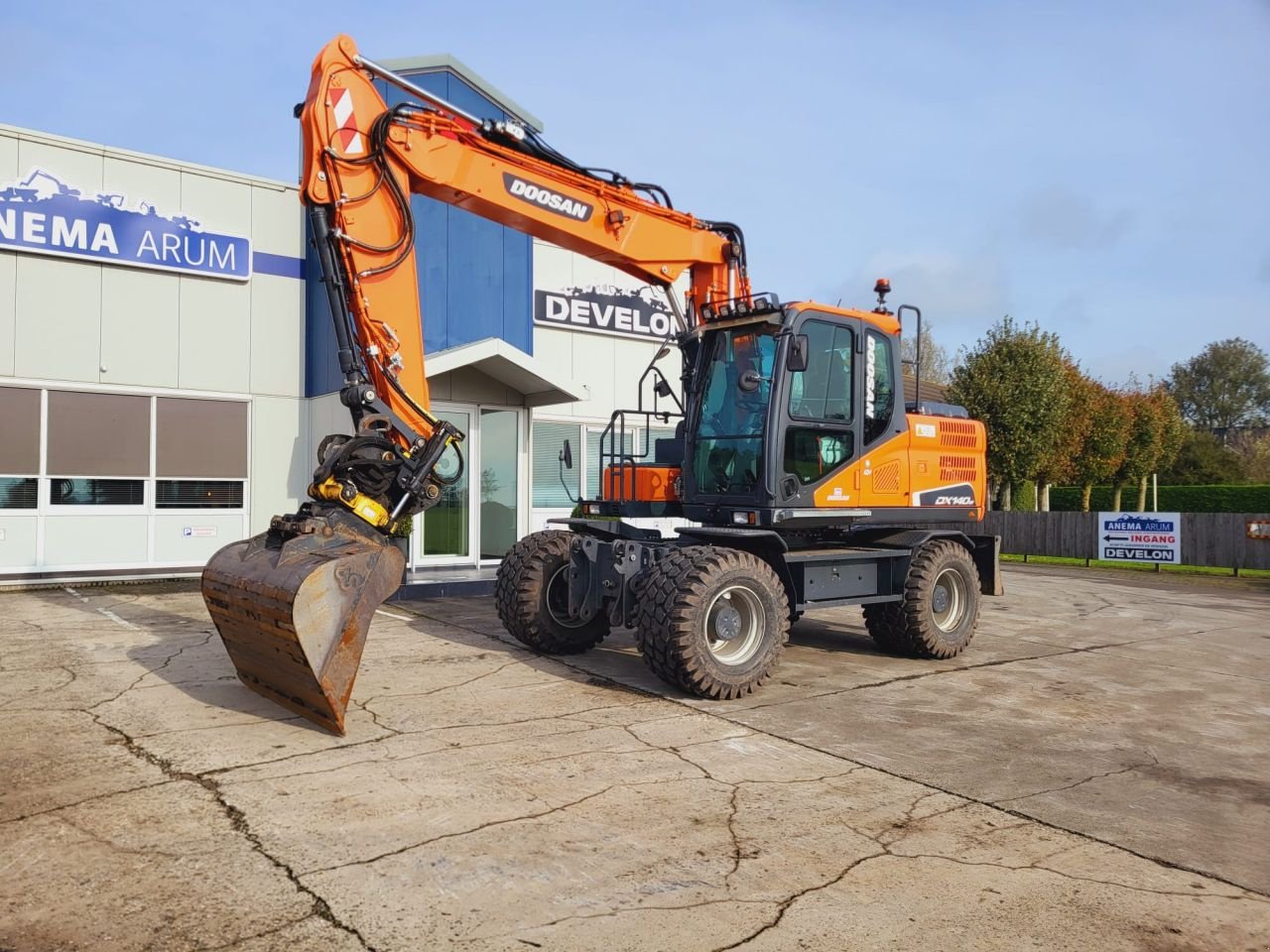 Mobilbagger van het type Doosan DX140W-5, Gebrauchtmaschine in Arum (Foto 4)