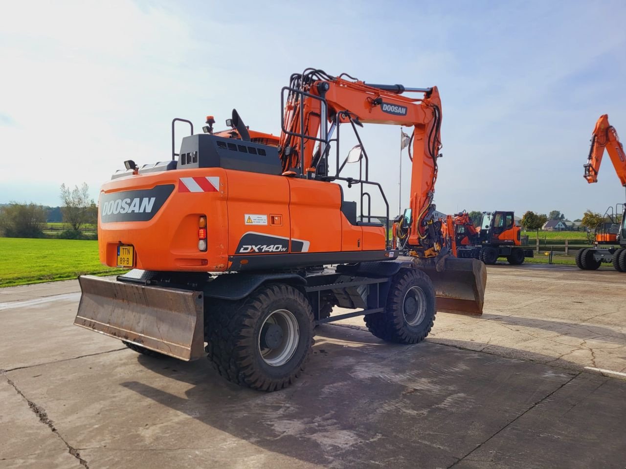 Mobilbagger van het type Doosan DX140W-5, Gebrauchtmaschine in Arum (Foto 3)